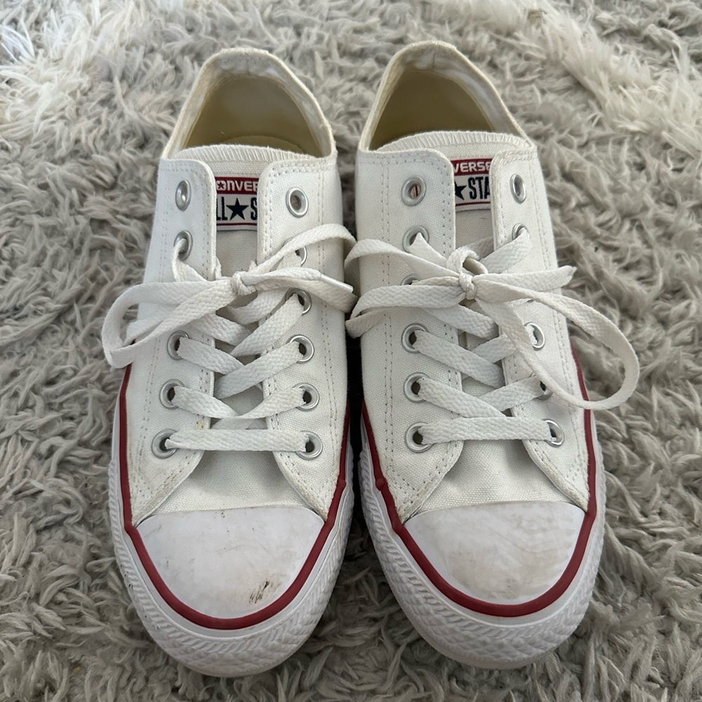 Low top white converse